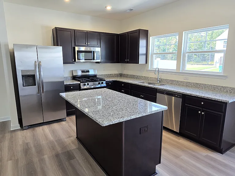 220 Greenpark Rd — Photo 9