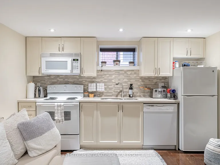 963 Avenue Rd #7 — Photo 8
