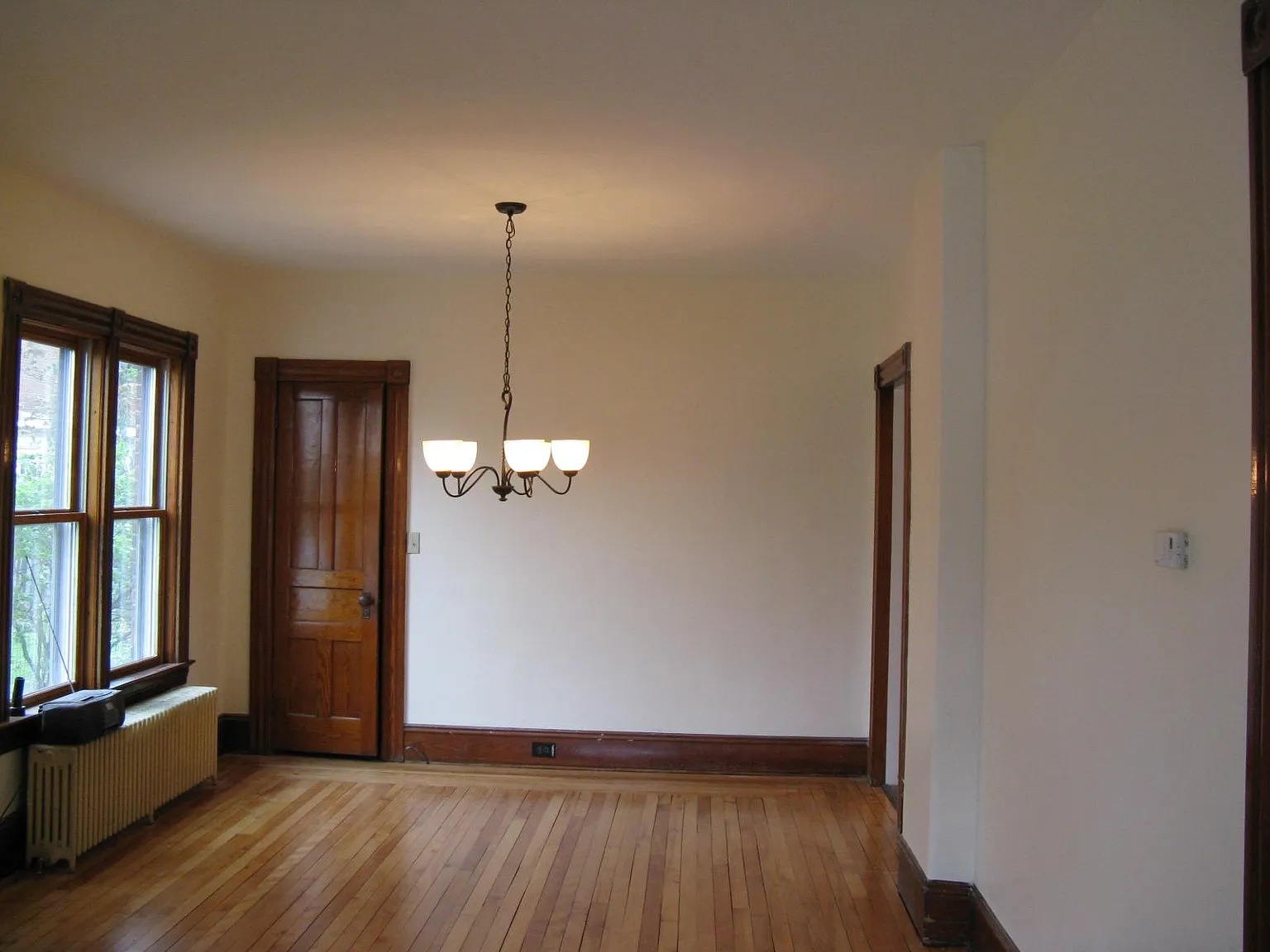 3 bed, 1.5 bath, 1600 sqft, $3,400 — Photo 2