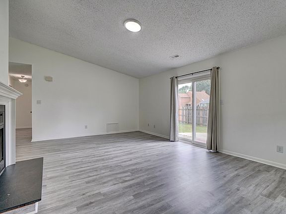 3rd image of 1801 Colleen Ct