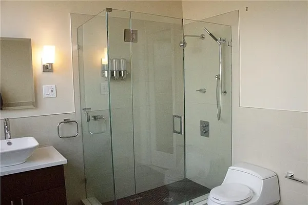 Rented by Domus Realty | media 35