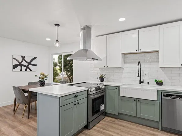 7833 Camino Huerta, San Diego, CA 92122