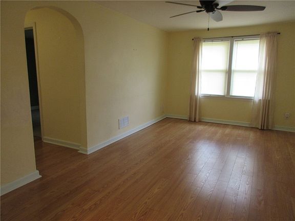 4th image of 222 Florida Dr