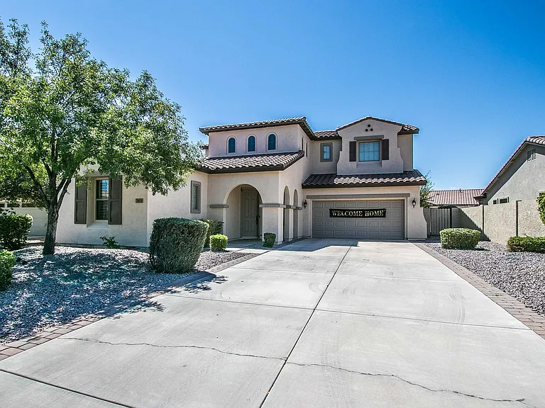 363 W Lantana Pl — Photo 2