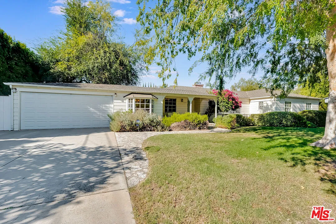 3 bed, 3.0 bath, 2186 sqft, $8,300 — Photo 3