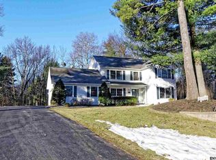 37 Macaulay Ln, Niskayuna, NY 12309