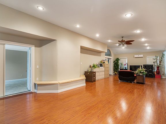 3rd image of 660 Pantera Dr