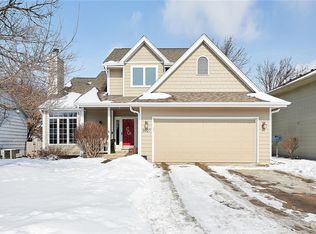 5027 Coachlight Dr, West Des Moines, IA 50265