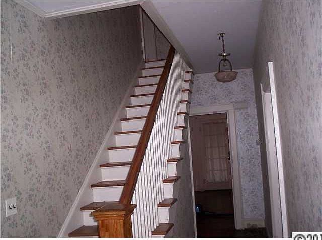 2nd image of 34 Hillcrest Ave SE