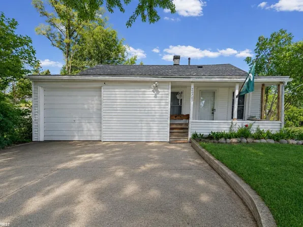 26769 Barrington St, Madison Heights, MI 48071
