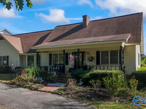 1900 Stevenson St, Guntersville, AL 35976