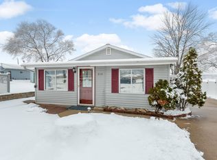 919 8th St, Colona, IL 61241