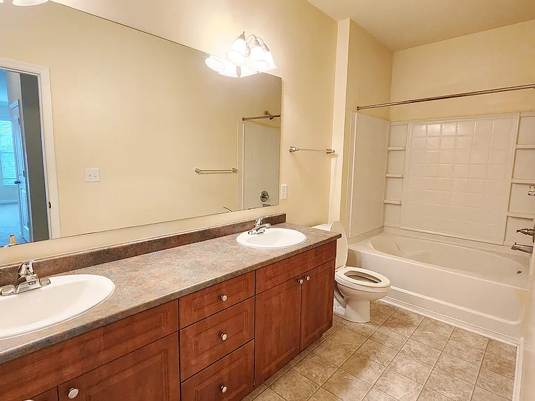 Clairmont at Hillandale — Photo 48