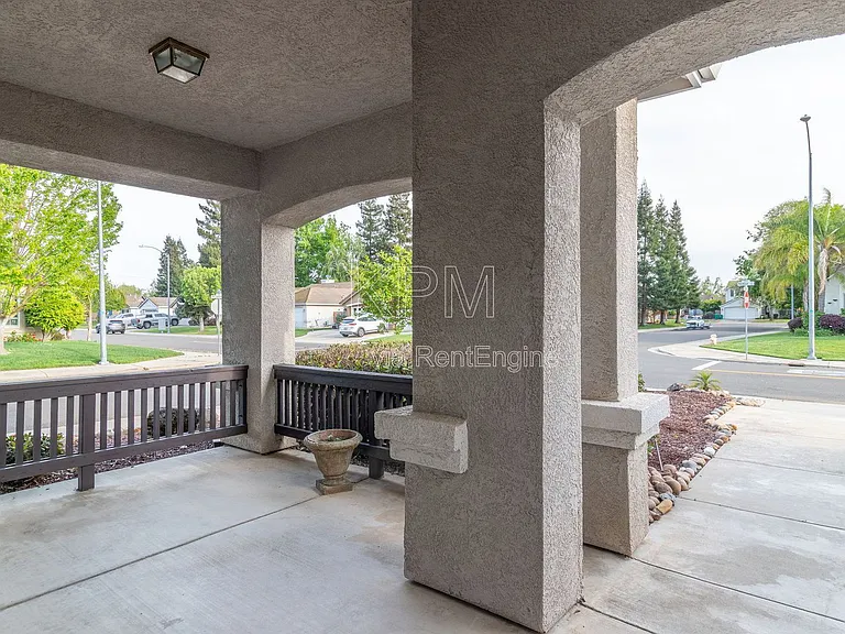 2609 Magnolia Ct — Photo 3