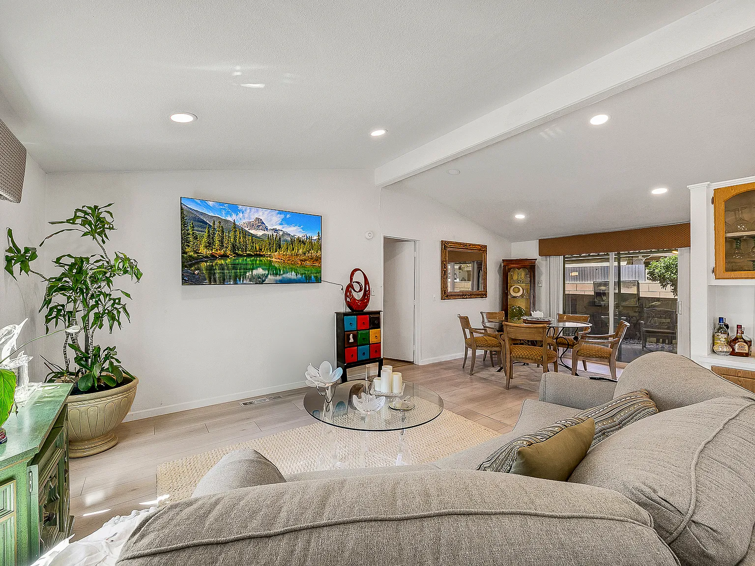 2 bed, 1440 sqft, $2,500 — Photo 3