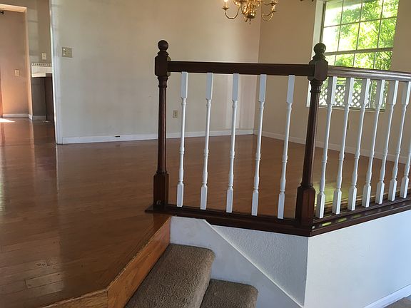 5th image of 5114 Surreyglen Way