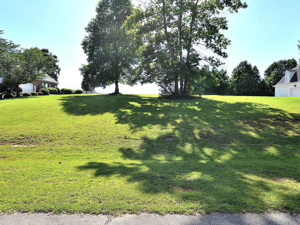 2nd image of 776 Cambridge Drive