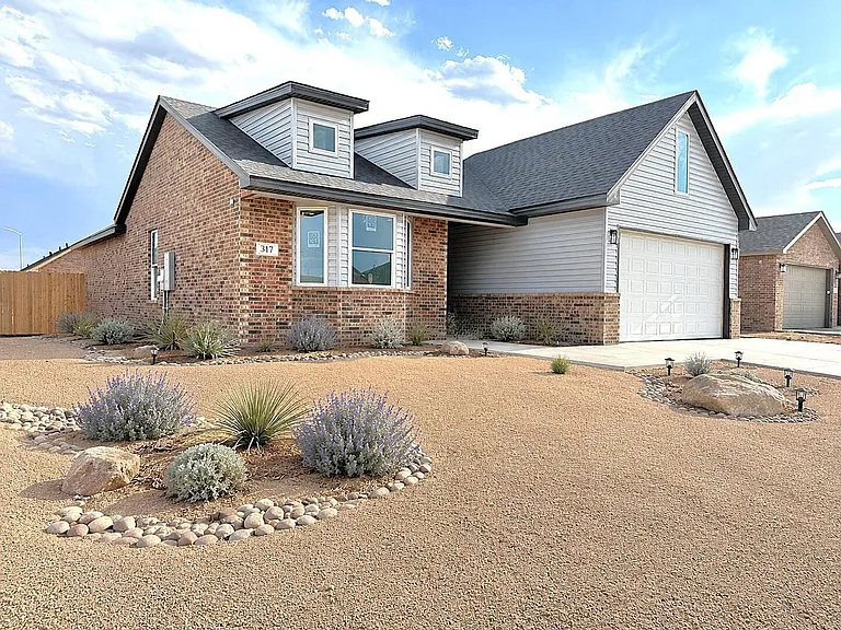 317 Cowboy Ln — Photo 1
