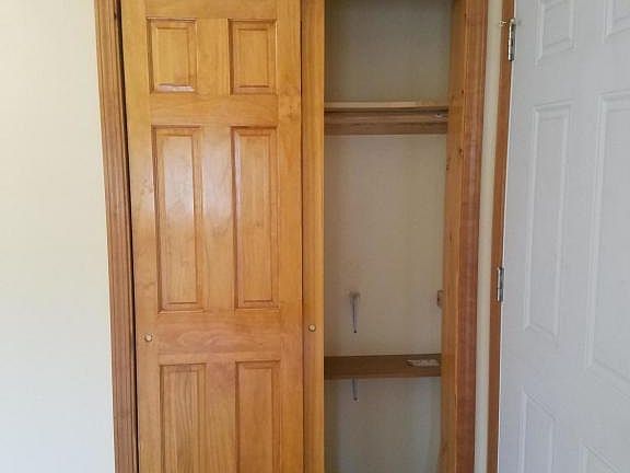 4th image of 110 Fern St