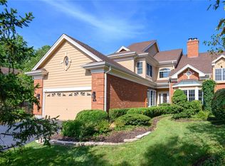 303 Carlyle Lake Dr, Saint Louis, MO 63141