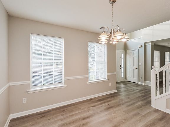 5th image of 95 Hazelhurst Dr