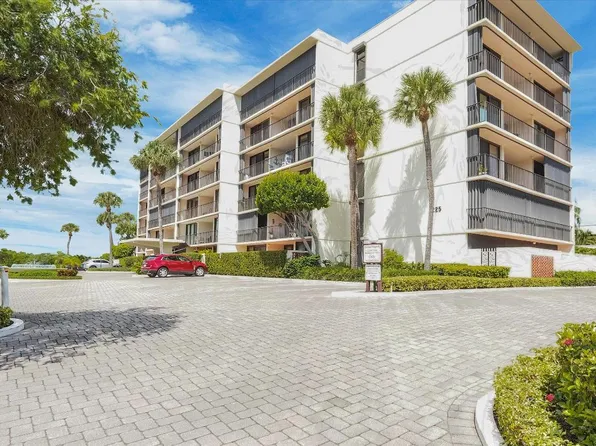 225 Beach Rd APT 205, Tequesta, FL 33469