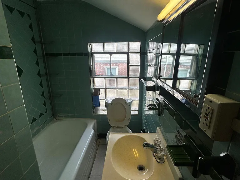 3323 Edward St — Photo 7