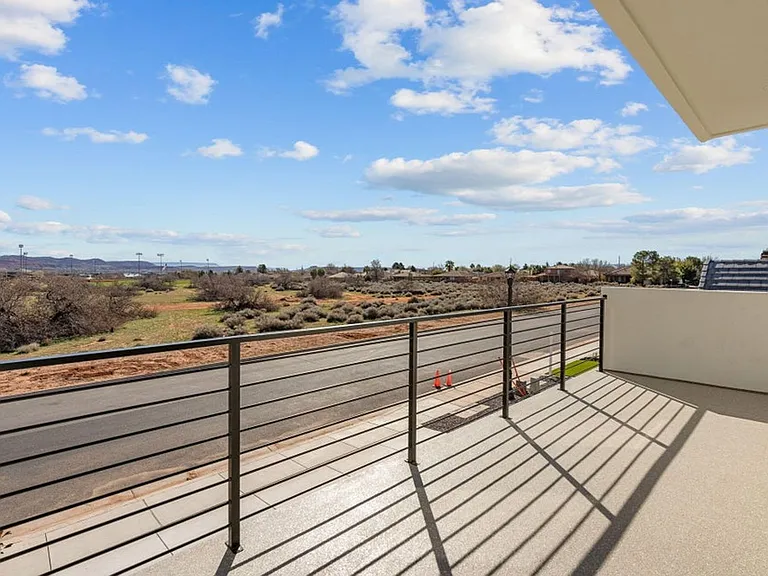 2433 Patricia Dr — Photo 32
