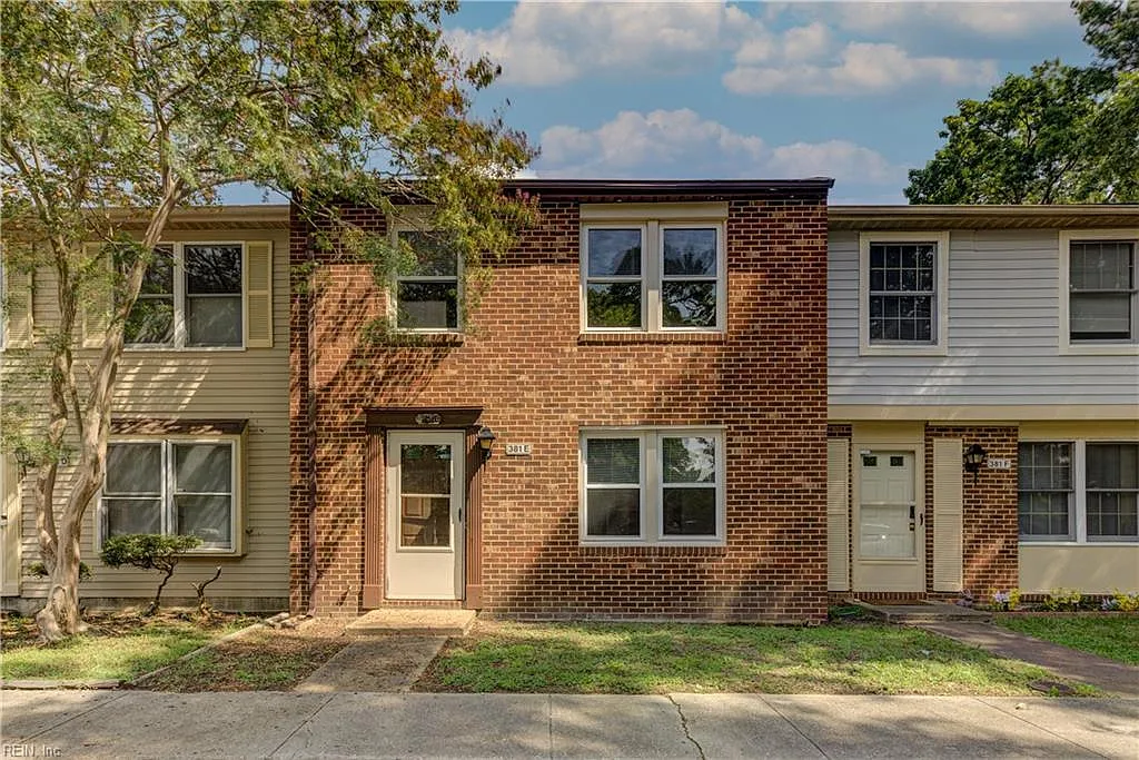 3 bed, 1.5 bath, 1330 sqft, $1,775 — Photo 1
