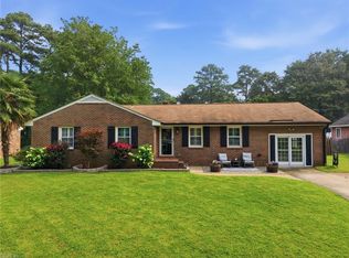 2813 Meadow Wood Dr E, Chesapeake, VA 23321