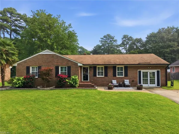2813 Meadow Wood Dr E, Chesapeake, VA 23321