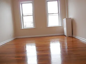 Rented by Zikos Realty Services