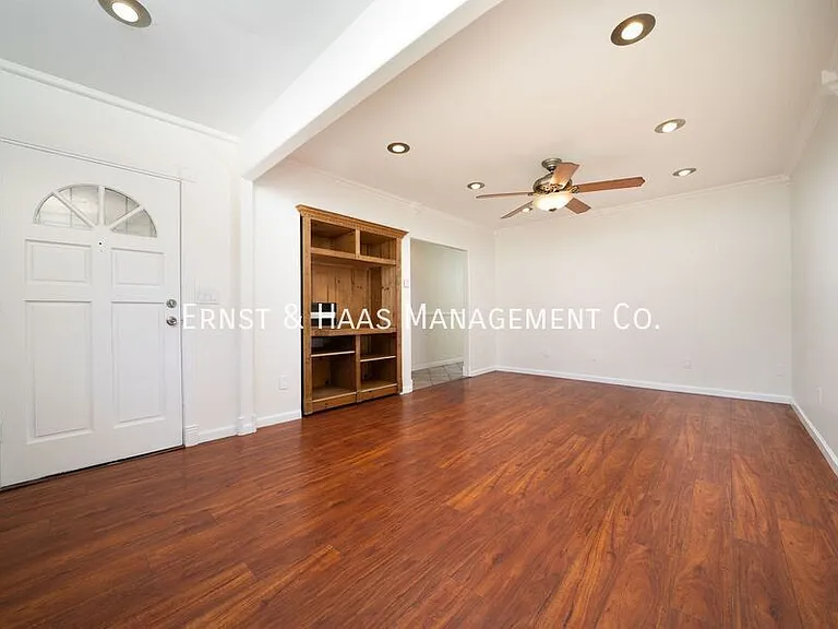 1635 E Erie St — Photo 5