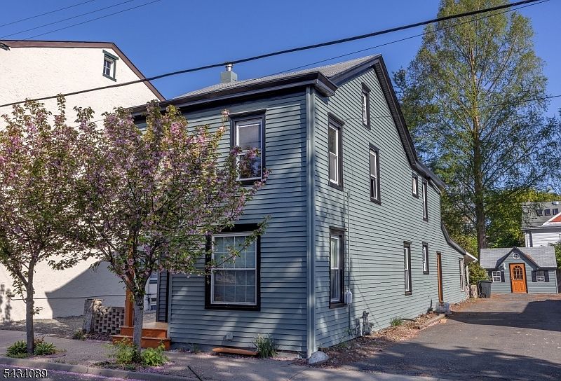 1st image of 46 Delevan St