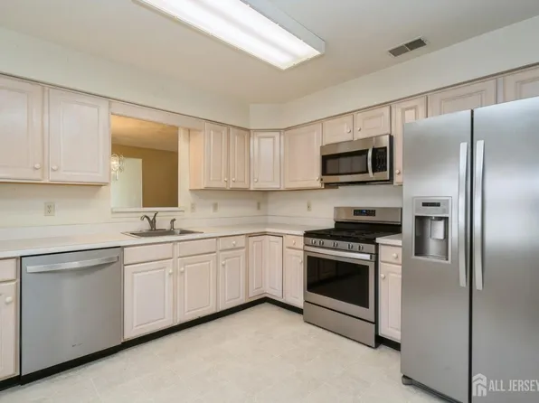 1920 Kwansan Ct, Toms River, NJ 08755