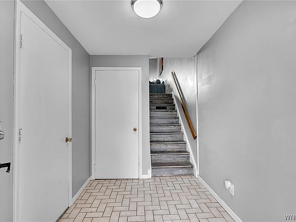5th image of 202 Old Meadow Dr Unit 20B
