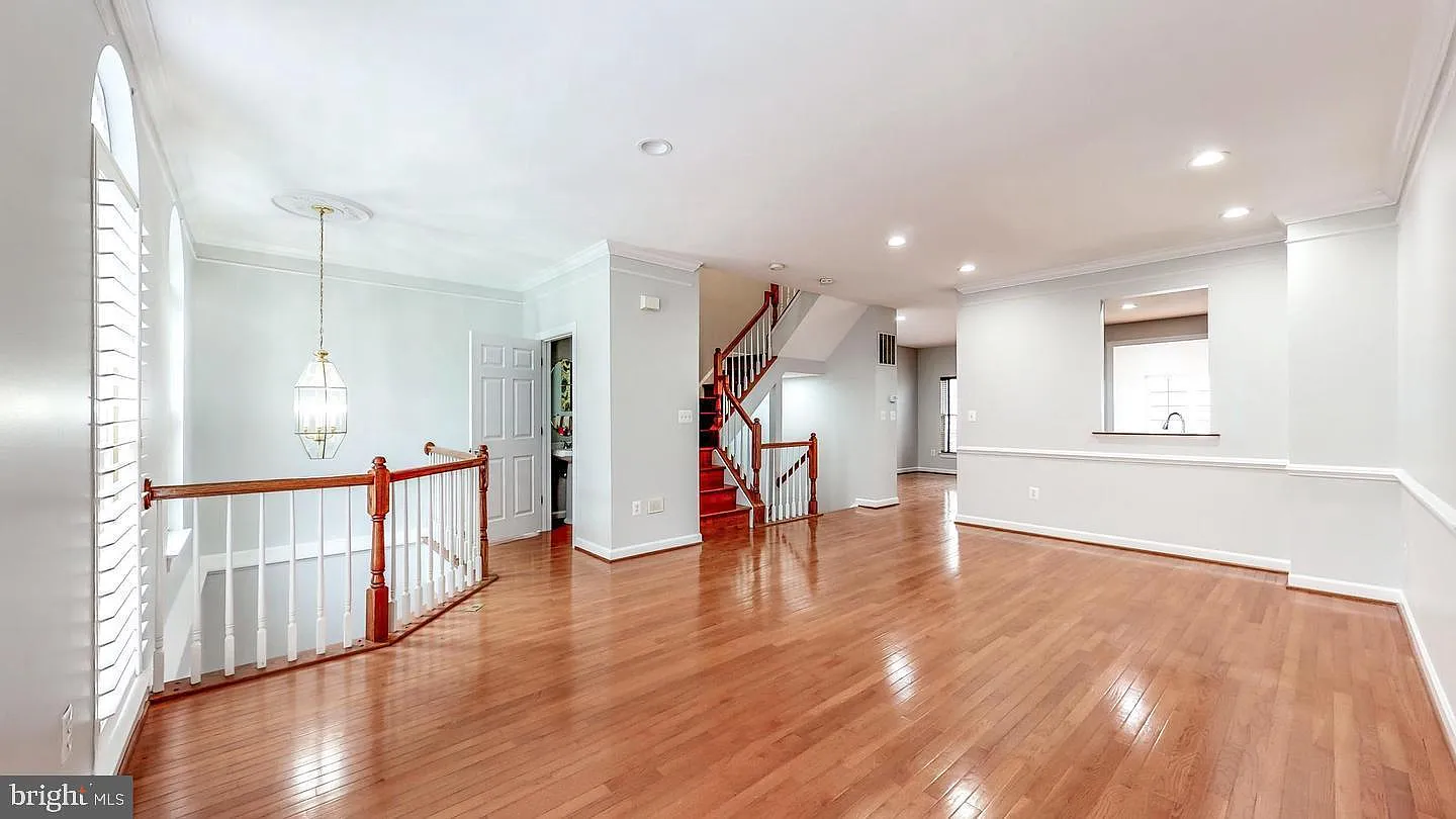 4 bed, 3.5 bath, 2556 sqft, $3,600 — Photo 1