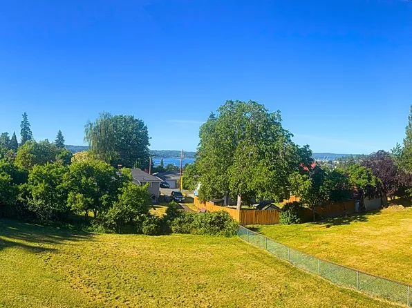 2131 E 19th St APT 4, Bremerton, WA 98310