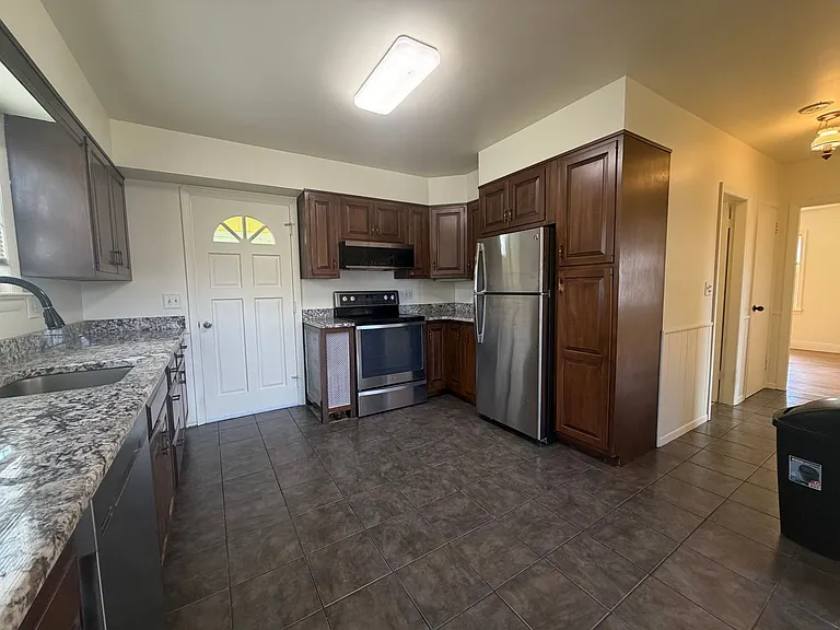 5 E Walnut St — Photo 11