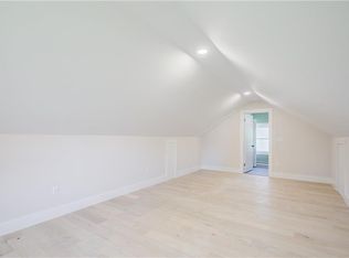 566 E Main Rd #G, Middletown, RI 02842