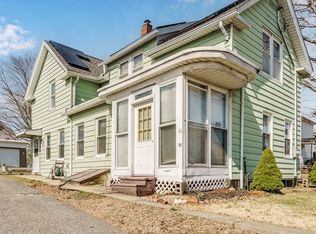 11 Slater St, Webster, MA 01570