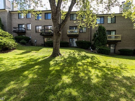 3rd image of 21 Otis Pl