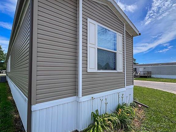 2nd image of 321 Prairie Cir