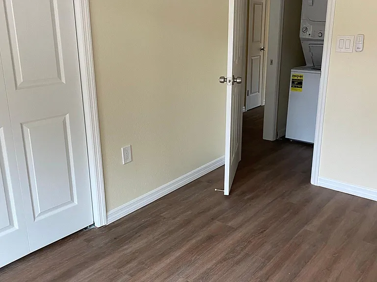 506 Duxbury Ct #B — Photo 12
