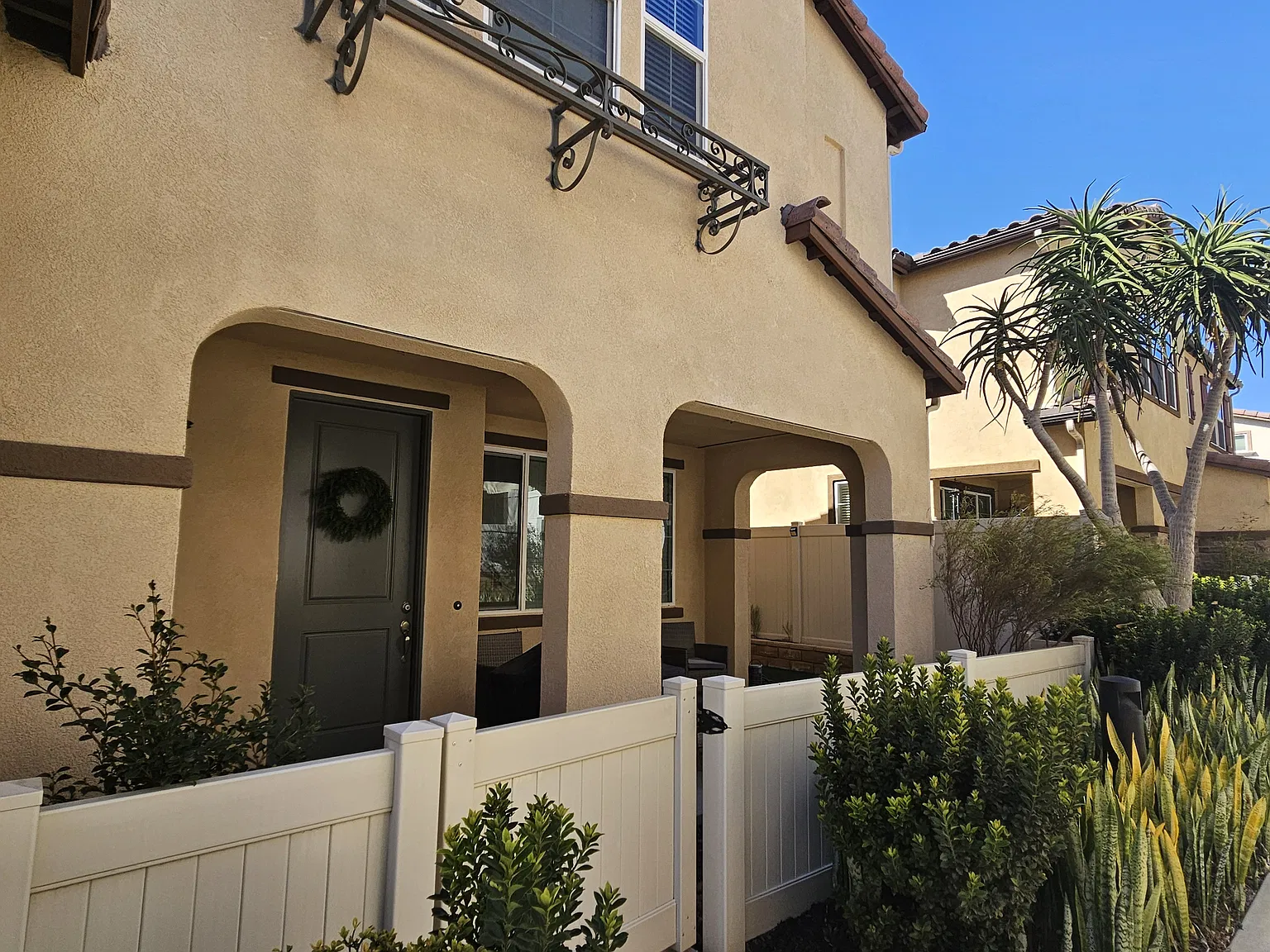 3 bed, 2.5 bath, 1587 sqft, $3,950 — Photo 1