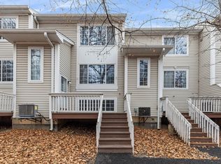 256 W Treehouse Ln, Round Lake, IL 60073