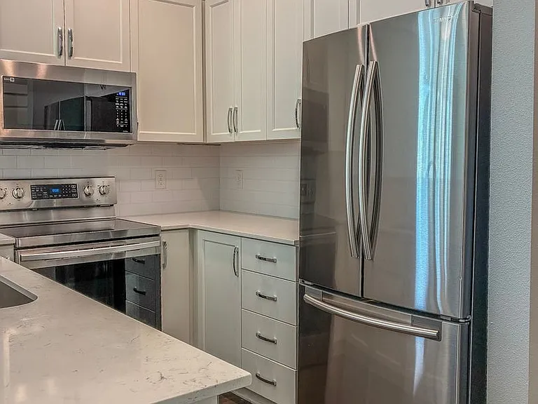7100 N Greenwich Ave — Photo 5