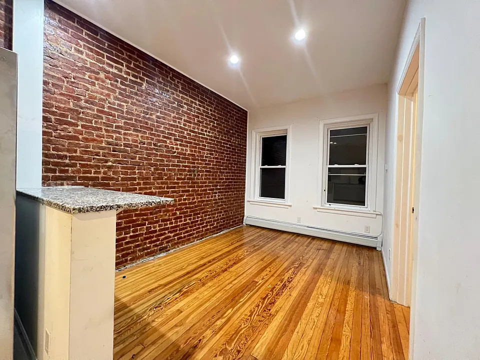 938 Westside Ave #1L