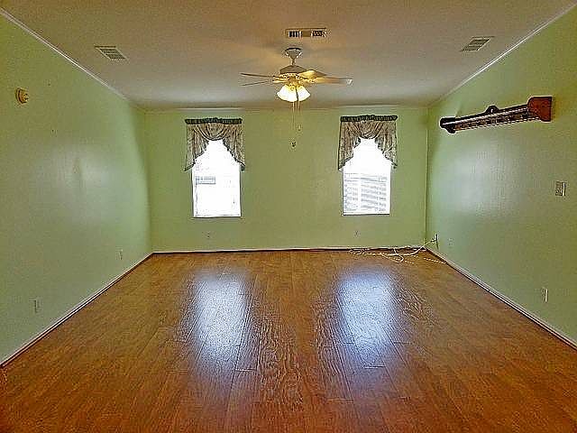 1st image of 573 Clover Ln