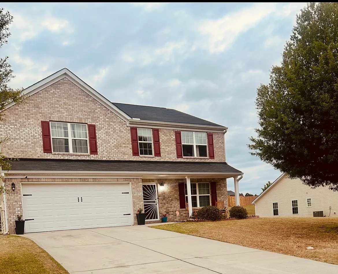 4 bed, 2.5 bath, 2820 sqft, $2,750 — Photo 1